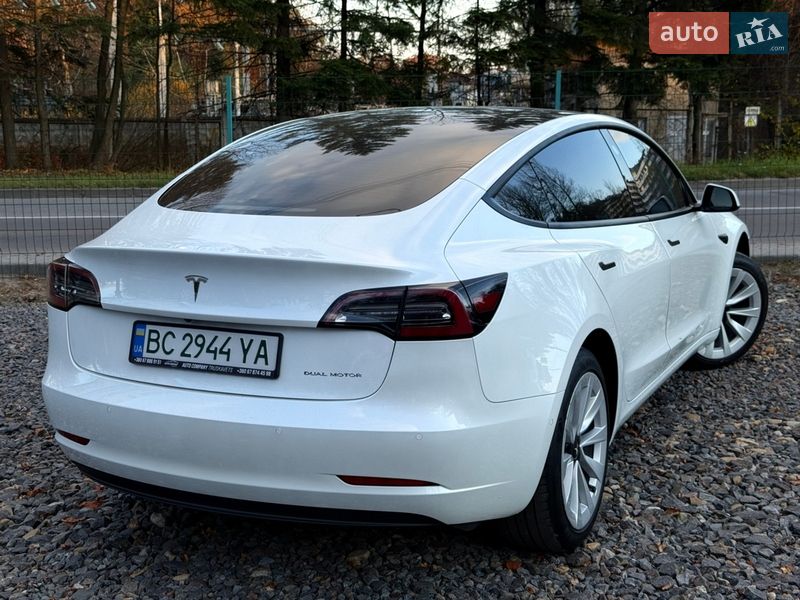 Седан Tesla Model 3 2021 в Трускавце