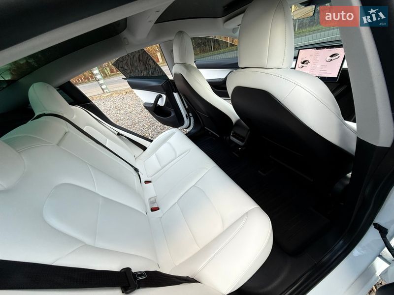 Седан Tesla Model 3 2021 в Трускавце