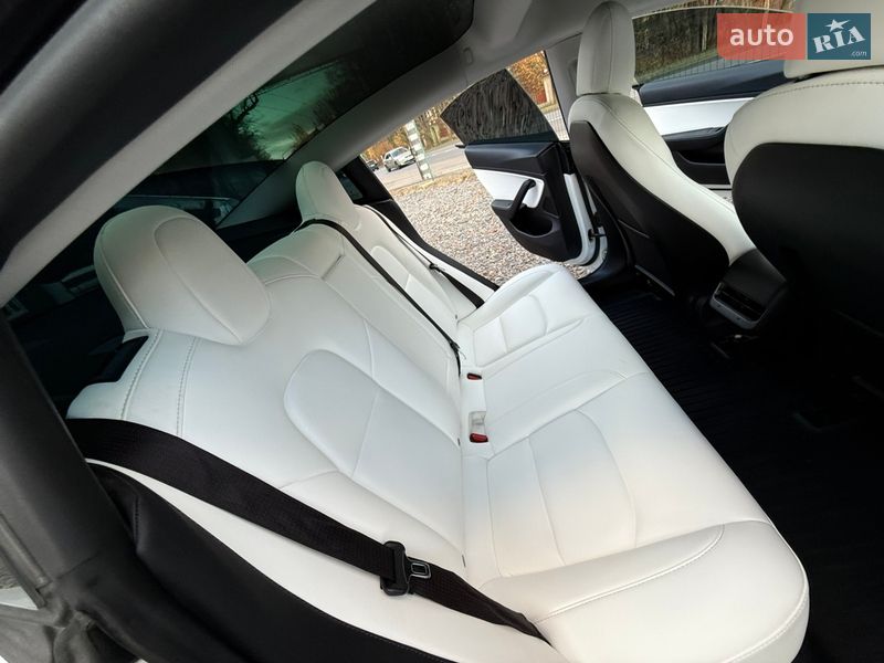 Седан Tesla Model 3 2021 в Трускавце