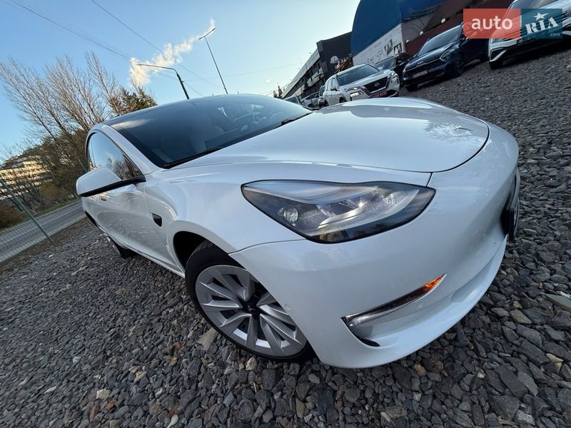 Седан Tesla Model 3 2021 в Трускавце