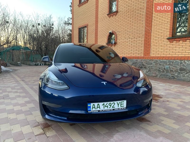 Седан Tesla Model 3 2022 в Обухові