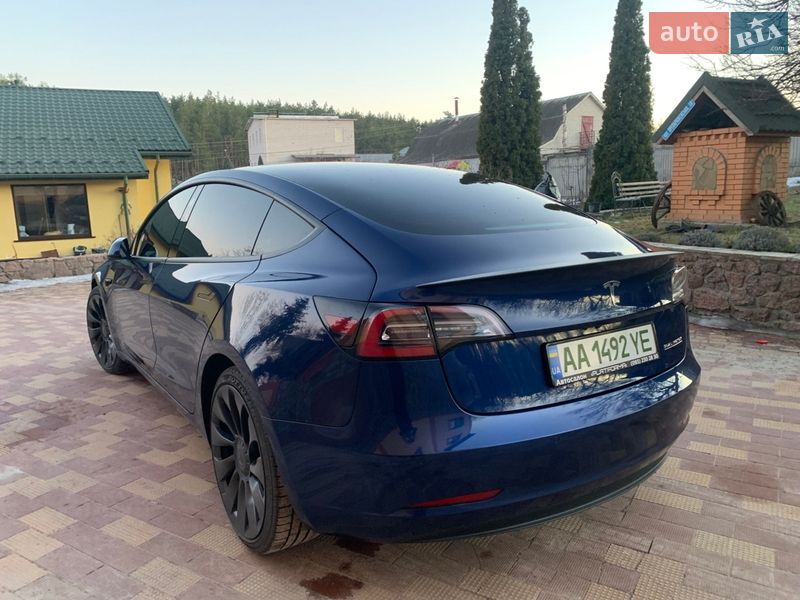 Седан Tesla Model 3 2022 в Обухові