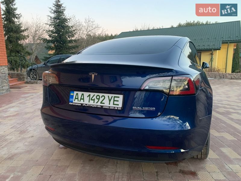 Седан Tesla Model 3 2022 в Обухові
