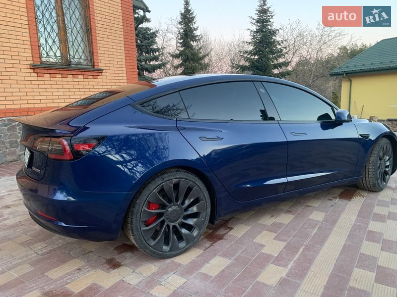 Седан Tesla Model 3 2022 в Обухові