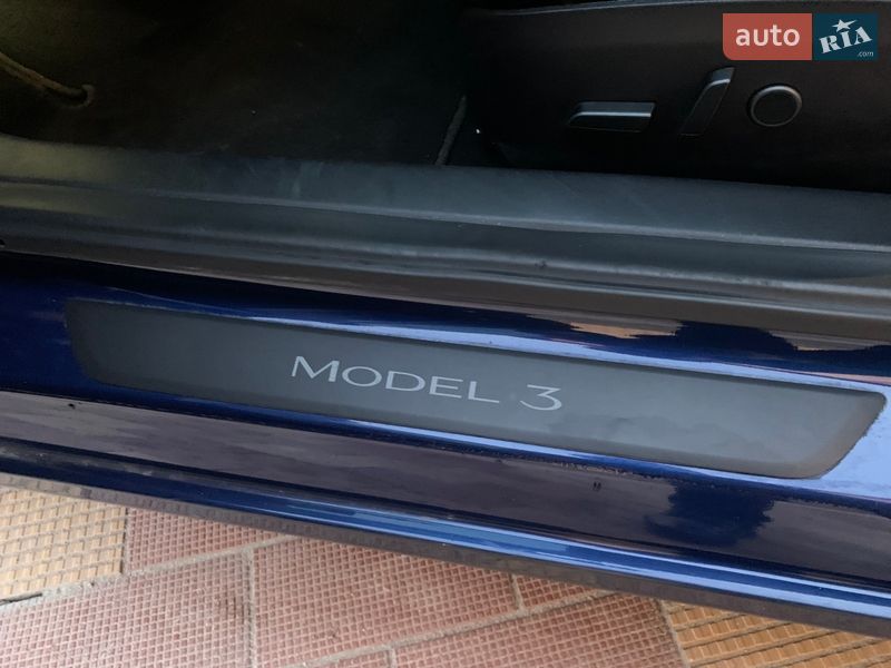 Седан Tesla Model 3 2022 в Обухові