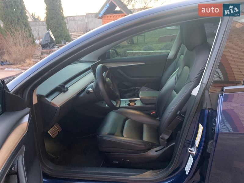 Седан Tesla Model 3 2022 в Обухові