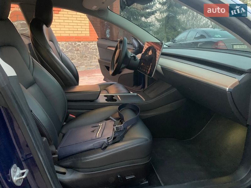 Седан Tesla Model 3 2022 в Обухові