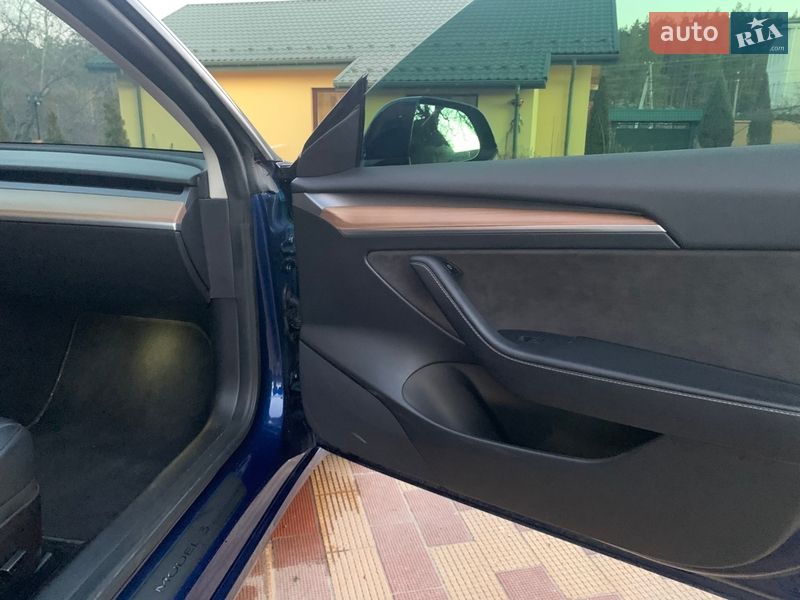 Седан Tesla Model 3 2022 в Обухові