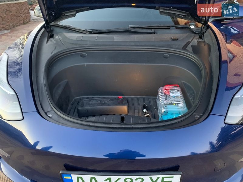 Седан Tesla Model 3 2022 в Обухові