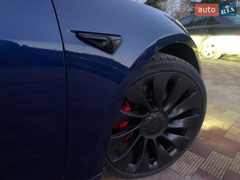 Седан Tesla Model 3 2022 в Обухові