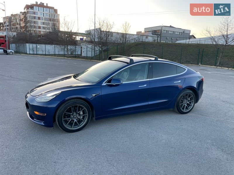 Седан Tesla Model 3 2019 в Ужгороді