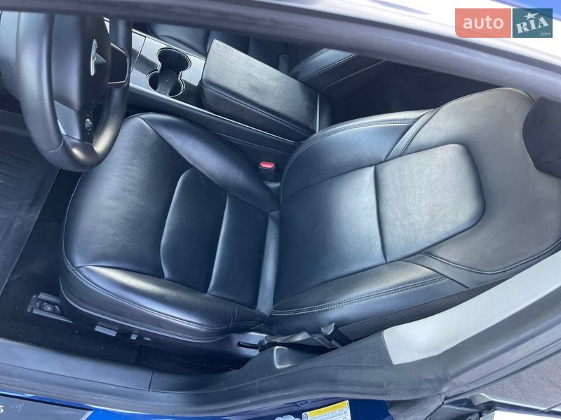 Седан Tesla Model 3 2019 в Ужгороді