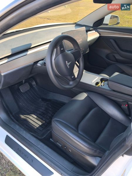 Седан Tesla Model 3 2023 в Болграде