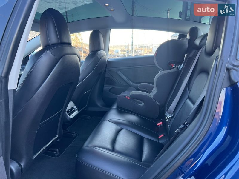 Седан Tesla Model 3 2018 в Ірпені