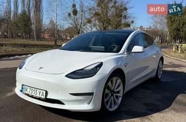 Седан Tesla Model 3 2020 в Ровно