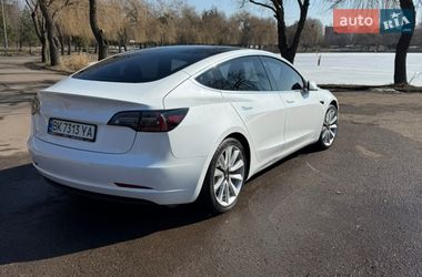 Седан Tesla Model 3 2020 в Ровно
