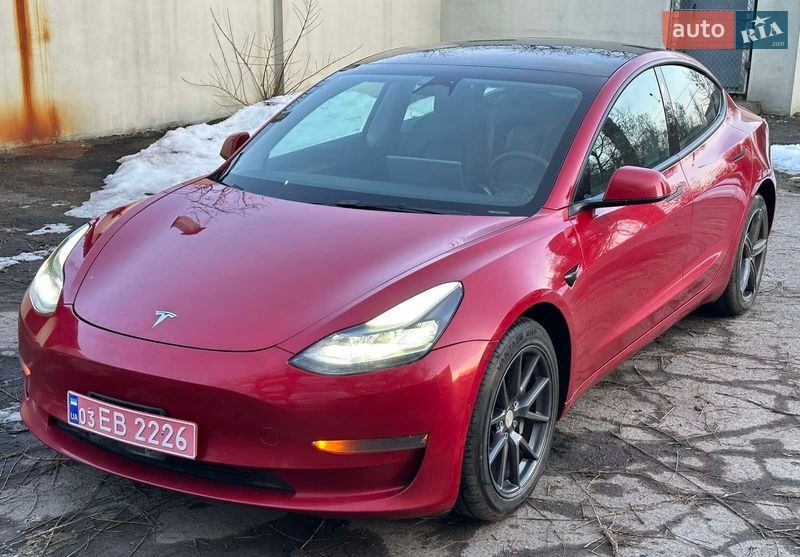 Седан Tesla Model 3 2022 в Ровно