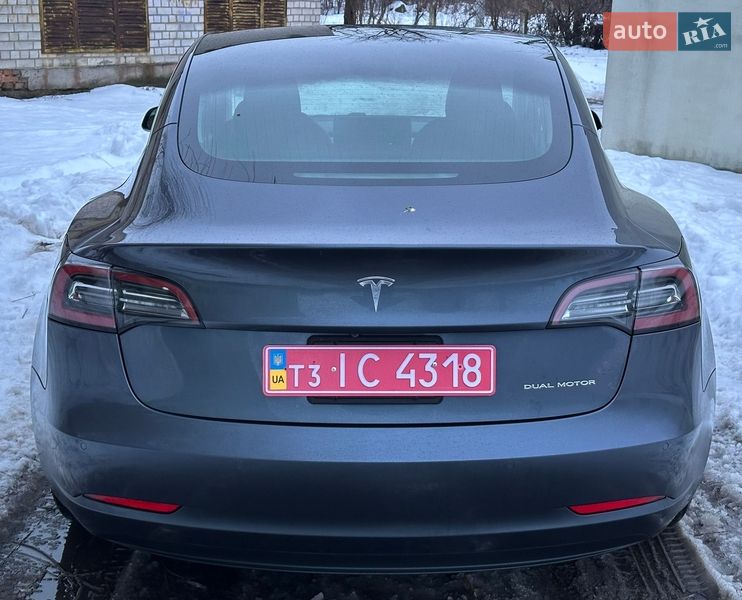 Седан Tesla Model 3 2019 в Ровно