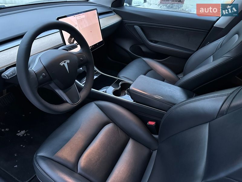Седан Tesla Model 3 2019 в Ровно