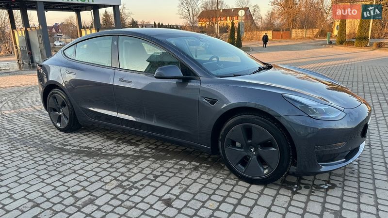 Седан Tesla Model 3 2023 в Самборі