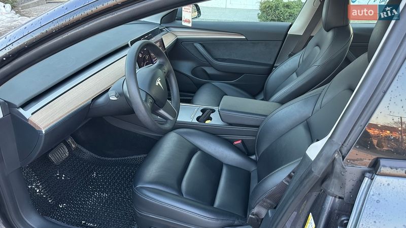 Седан Tesla Model 3 2023 в Самборі