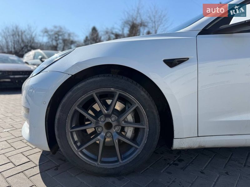 Седан Tesla Model 3 2021 в Луцке