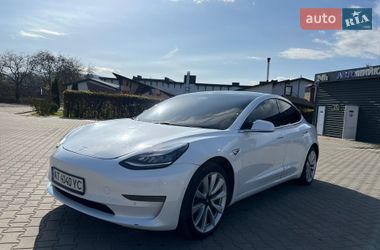 Седан Tesla Model 3 2019 в Косове