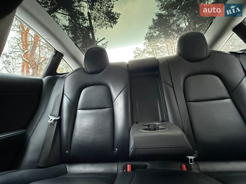 Седан Tesla Model 3 2018 в Киеве