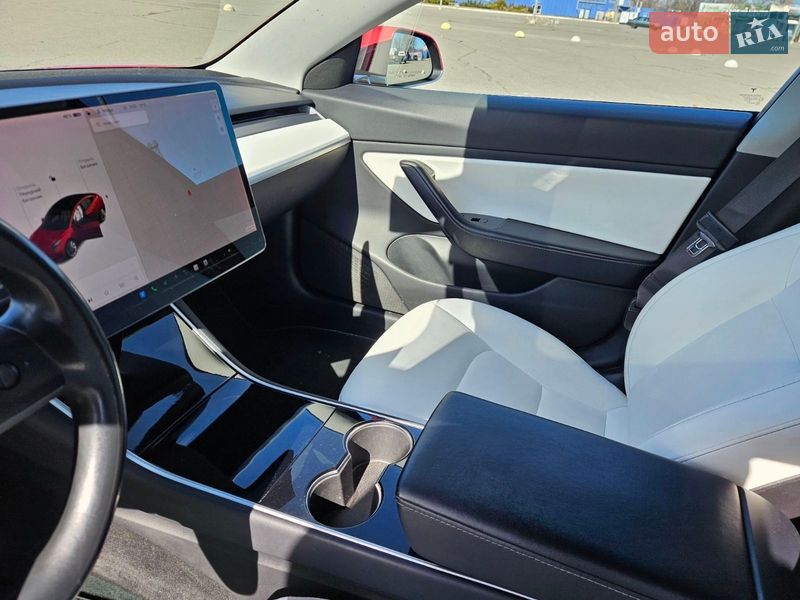 Седан Tesla Model 3 2018 в Дніпрі