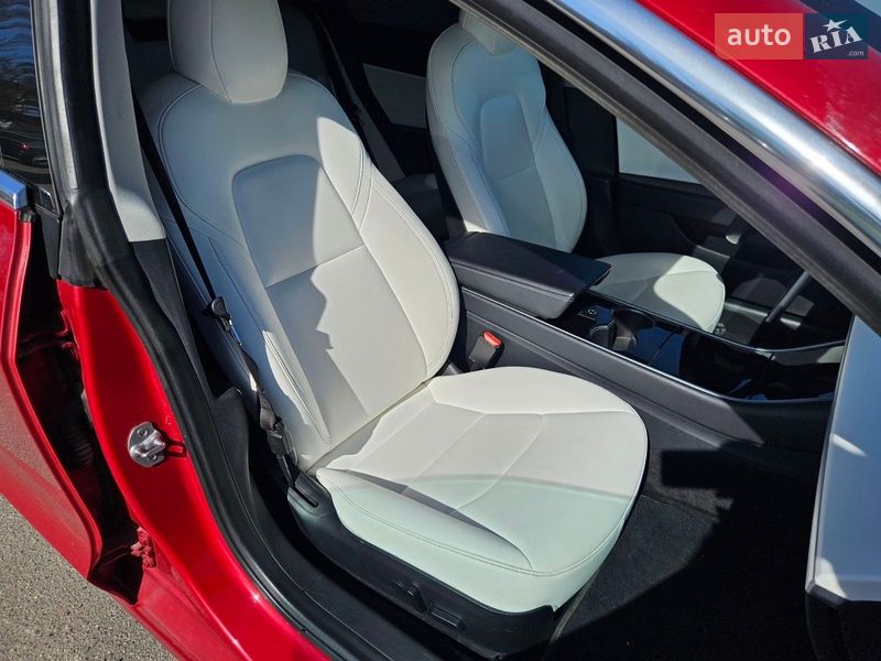 Седан Tesla Model 3 2018 в Дніпрі