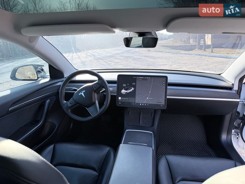 Седан Tesla Model 3 2021 в Рокитном