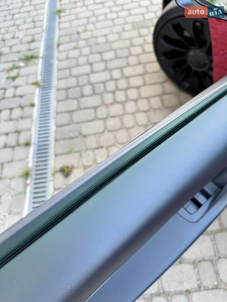Седан Tesla Model 3 2021 в Львові
