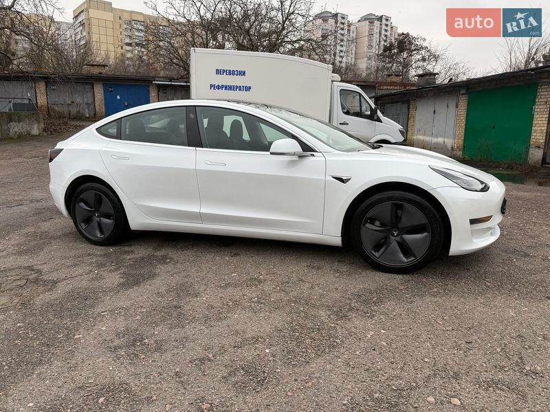 Седан Tesla Model 3 2018 в Киеве