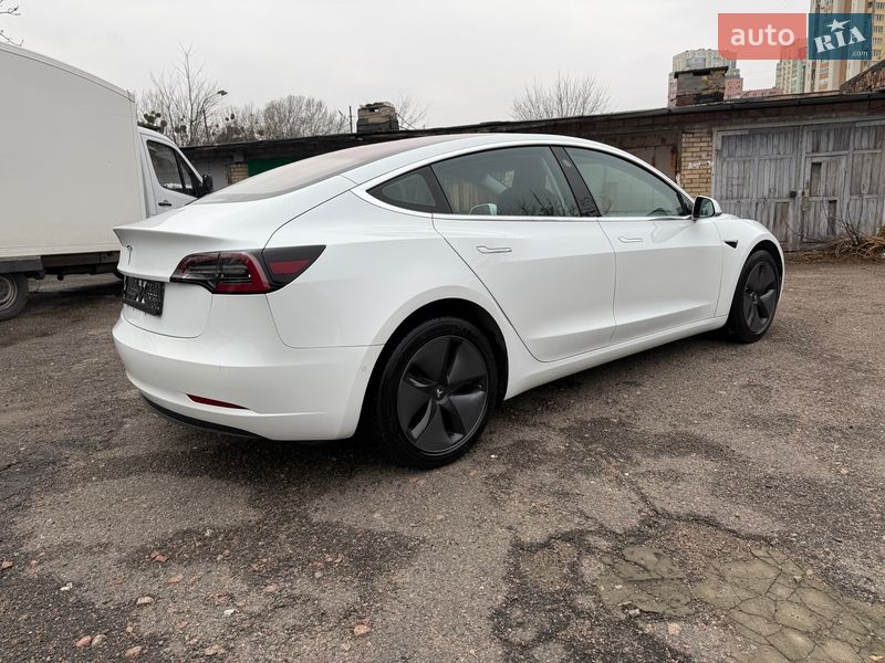 Седан Tesla Model 3 2018 в Киеве