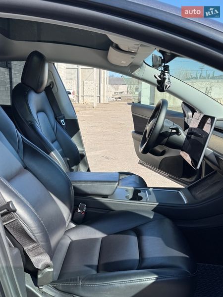 Седан Tesla Model 3 2020 в Кременчуці