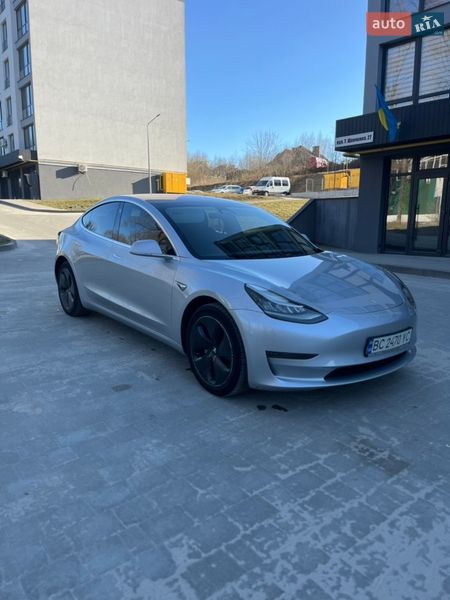 Седан Tesla Model 3 2018 в Новояворовске