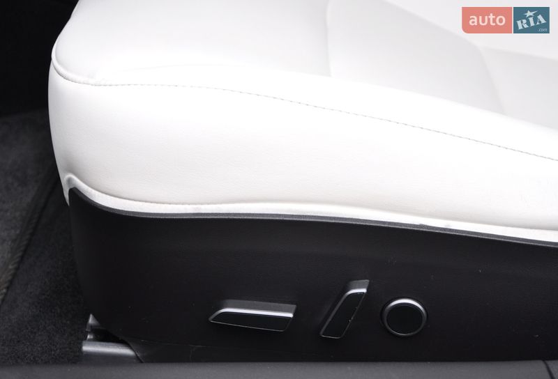 Седан Tesla Model 3 2021 в Одессе