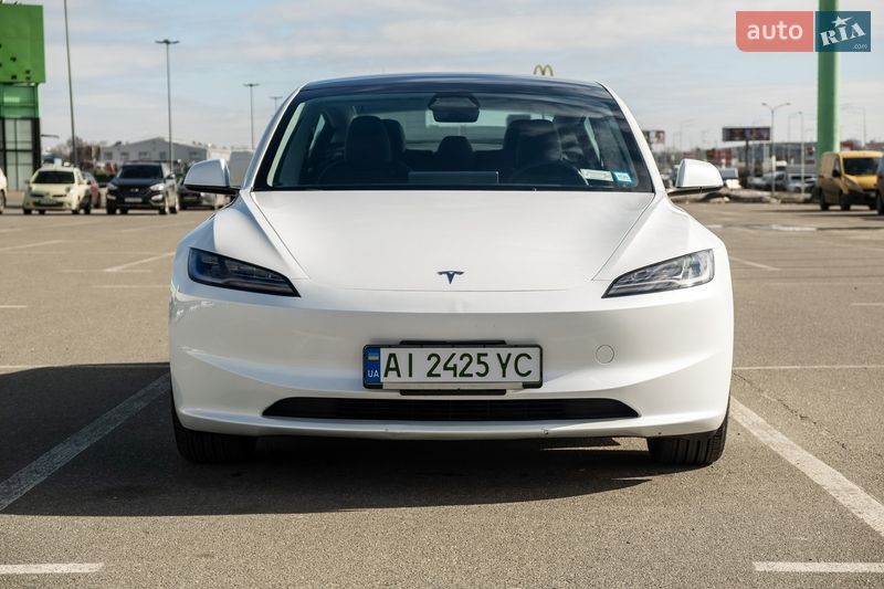 Седан Tesla Model 3 2024 в Ирпене