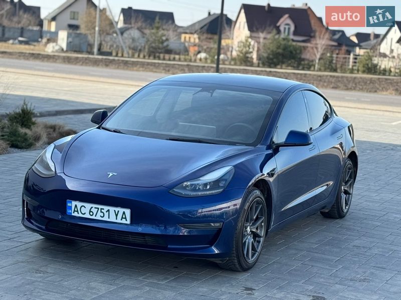 Седан Tesla Model 3 2022 в Луцке