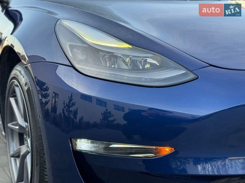Седан Tesla Model 3 2022 в Луцке