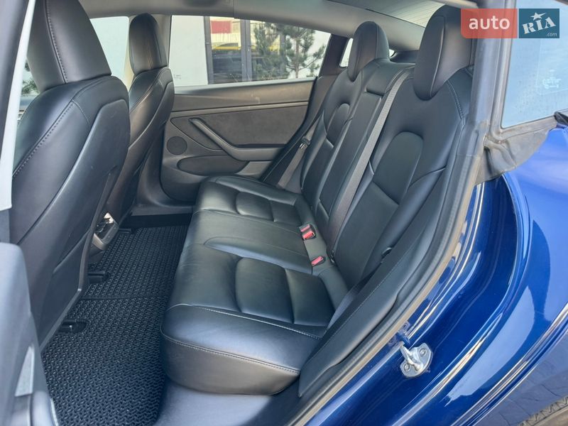 Седан Tesla Model 3 2022 в Луцке