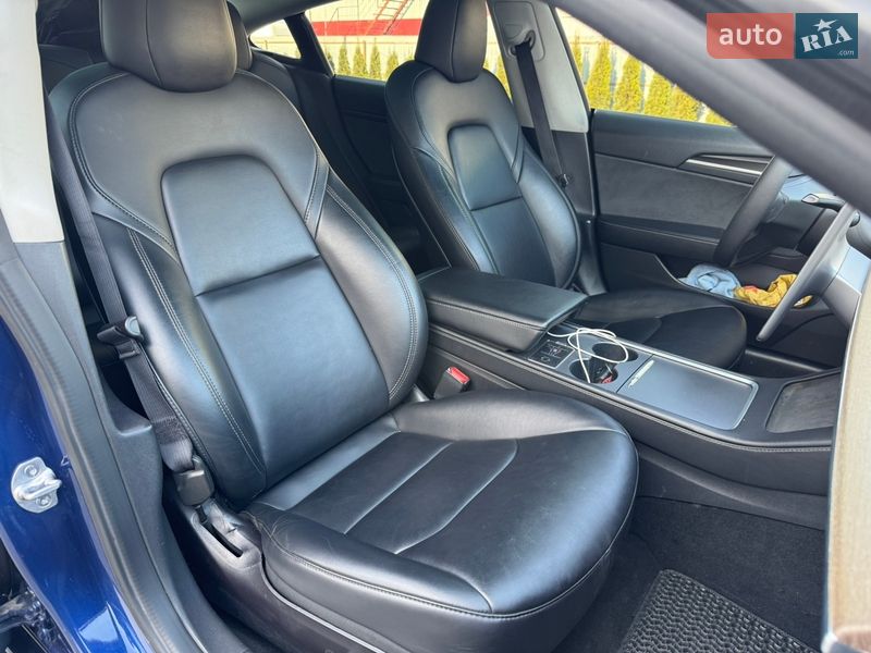 Седан Tesla Model 3 2022 в Луцке