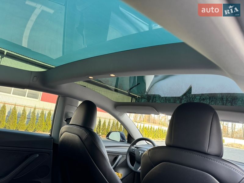 Седан Tesla Model 3 2022 в Луцке