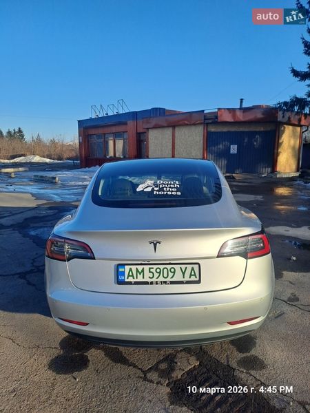 Седан Tesla Model 3 2018 в Житомире