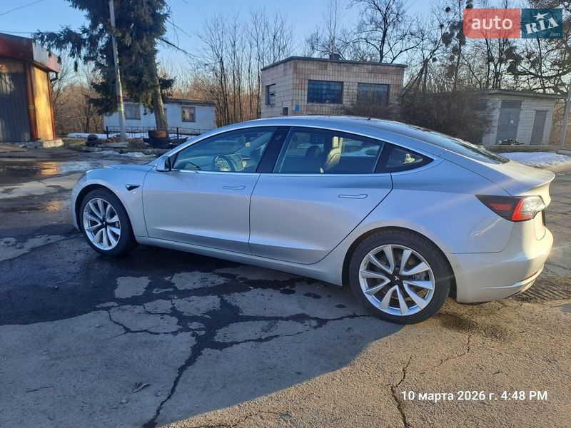 Седан Tesla Model 3 2018 в Житомире