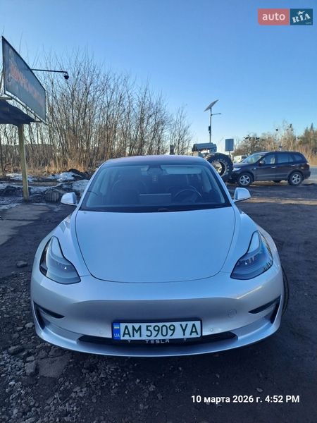 Седан Tesla Model 3 2018 в Житомире
