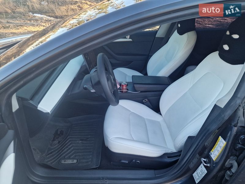 Седан Tesla Model 3 2021 в Черкассах