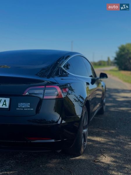 Седан Tesla Model 3 2019 в Дніпрі