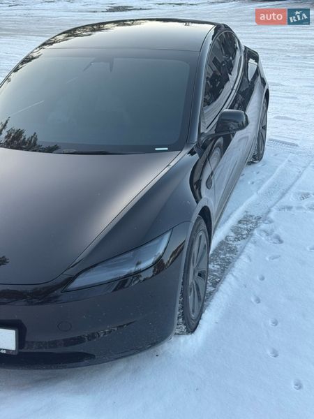Седан Tesla Model 3 2024 в Львове