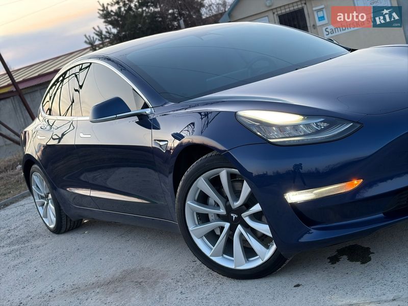 Седан Tesla Model 3 2018 в Дрогобыче